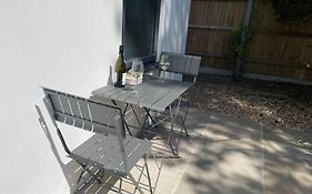 Cosy Accommodation, Easy Walk To Beach!